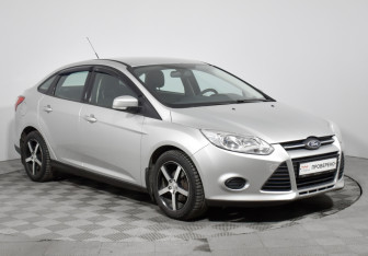 Подержанный автомобиль Ford Focus Sedan 2011 года (3 фото)