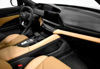 Подержанный автомобиль Changan UNI-V 2022 года (16 фото)