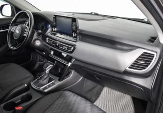 Подержанный автомобиль Kia Seltos 2021 года (12 фото)