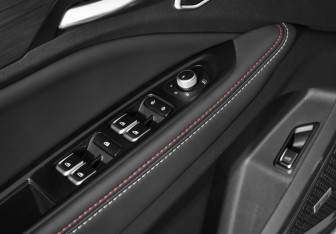 Подержанный автомобиль Geely Tugella 2022 года (10 фото)