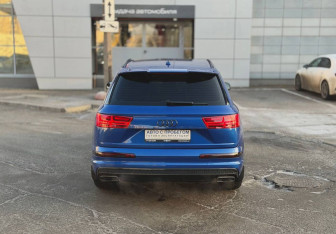 Подержанный автомобиль Audi Q7 2016 года (5 фото)