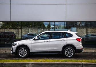 Подержанный автомобиль BMW X1 2021 года (9 фото)