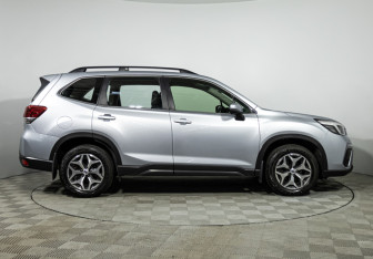 Подержанный автомобиль Subaru Forester Suv 2019 года (4 фото)