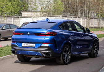 Подержанный автомобиль BMW X6 2020 года (6 фото)