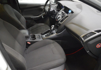 Подержанный автомобиль Ford Focus Hatchback 2012 года (12 фото)