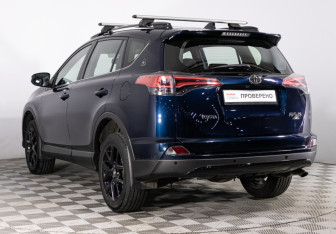 Подержанный автомобиль Toyota RAV4 2019 года (14 фото)