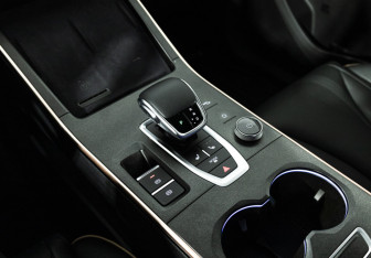 Подержанный автомобиль Omoda C5 2024 года (17 фото)