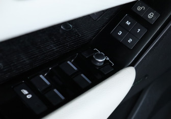 Подержанный автомобиль Land Rover Range Rover Velar 2018 года (17 фото)
