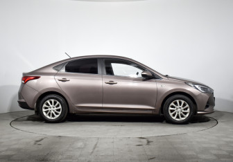 Подержанный автомобиль Hyundai Solaris Sedan 2021 года (4 фото)