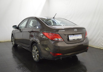 Подержанный автомобиль Hyundai Solaris Sedan 2015 года (7 фото)