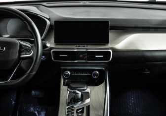 Подержанный автомобиль Geely Coolray 2023 года (14 фото)