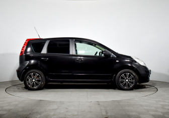Подержанный автомобиль Nissan Note 2008 года (4 фото)