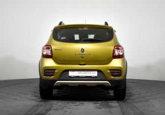Подержанный автомобиль Renault Sandero 2018 года (6 фото)