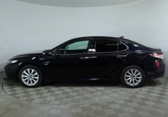 Подержанный автомобиль Toyota Camry Sedan 2019 года (3 фото)