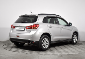 Подержанный автомобиль Mitsubishi ASX 2013 года (5 фото)