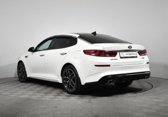 Подержанный автомобиль Kia Optima Sedan 2019 года (7 фото)