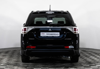 Подержанный автомобиль Mitsubishi Outlander 2013 года (6 фото)