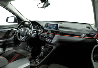 Подержанный автомобиль BMW X1 2017 года (9 фото)