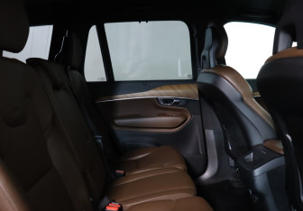 Подержанный автомобиль Volvo XC90 2021 года (23 фото)