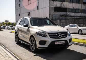 Подержанный автомобиль Mercedes-Benz GLE 2016 года (5 фото)