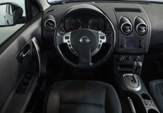 Подержанный автомобиль Nissan Qashqai 2010 года (10 фото)
