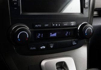 Подержанный автомобиль Honda CR-V 2010 года (12 фото)