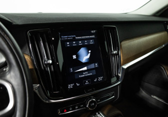 Подержанный автомобиль Volvo S90 2017 года (17 фото)