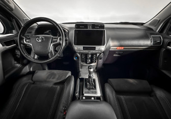 Подержанный автомобиль Toyota Land Cruiser Prado 2018 года (15 фото)