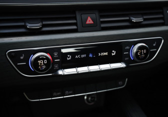 Подержанный автомобиль Audi A4 Sedan 2018 года (16 фото)