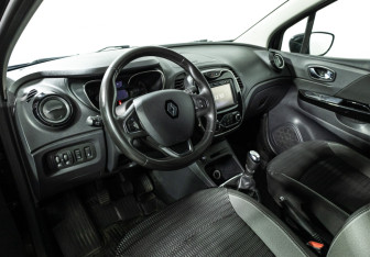 Подержанный автомобиль Renault Kaptur 2018 года (11 фото)