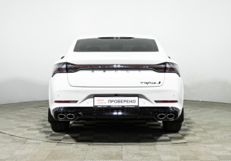 Подержанный автомобиль Geely Preface 2024 года (6 фото)