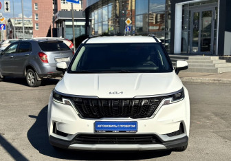 Подержанный автомобиль Kia Carnival 2021 года (2 фото)