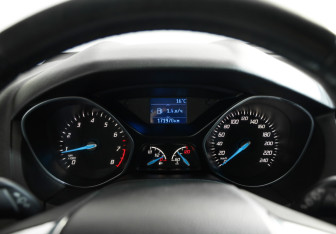 Подержанный автомобиль Ford Focus Hatchback 2013 года (11 фото)