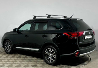 Подержанный автомобиль Mitsubishi Outlander 2016 года (7 фото)