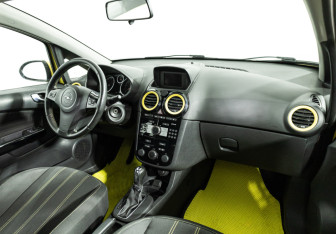 Подержанный автомобиль Opel Corsa 2011 года (9 фото)