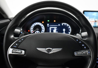 Подержанный автомобиль Genesis G80 2021 года (19 фото)