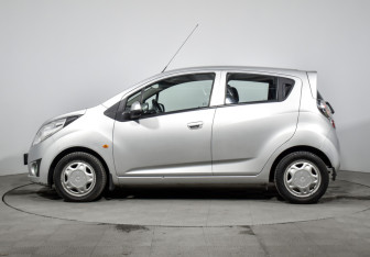 Подержанный автомобиль Chevrolet Spark 2012 года (8 фото)