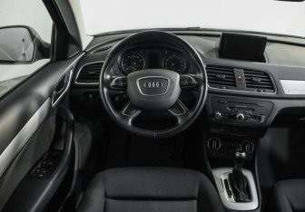 Подержанный автомобиль Audi Q3 2018 года (11 фото)
