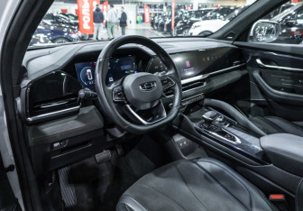 Подержанный автомобиль Geely Monjaro 2024 года (13 фото)