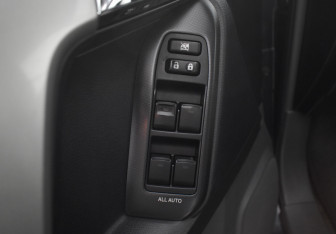 Подержанный автомобиль Toyota Land Cruiser Prado 2013 года (21 фото)