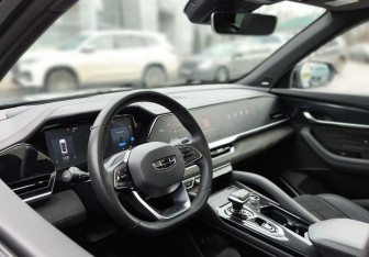 Подержанный автомобиль Geely Monjaro 2024 года (12 фото)