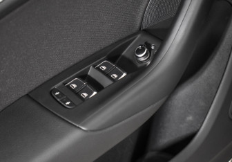 Подержанный автомобиль Audi Q3 2012 года (12 фото)