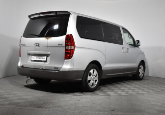 Подержанный автомобиль Hyundai Grand Starex 2010 года (5 фото)