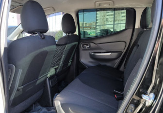 Подержанный автомобиль Mitsubishi L200 2017 года (12 фото)