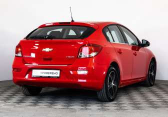 Подержанный автомобиль Chevrolet Cruze Hatchback 2014 года (5 фото)
