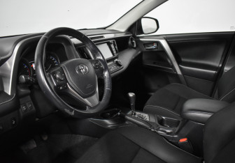 Подержанный автомобиль Toyota RAV4 2008 года (9 фото)