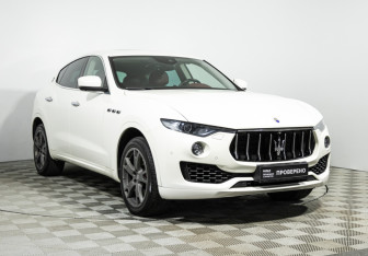 Подержанный автомобиль Maserati Levante 2017 года (3 фото)