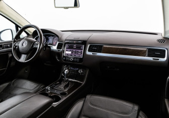 Подержанный автомобиль Volkswagen Touareg 2012 года (9 фото)