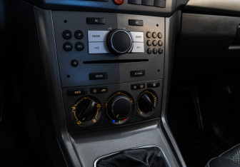 Подержанный автомобиль Opel Antara 2008 года (13 фото)