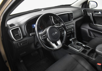 Подержанный автомобиль Kia Sportage 2018 года (9 фото)
